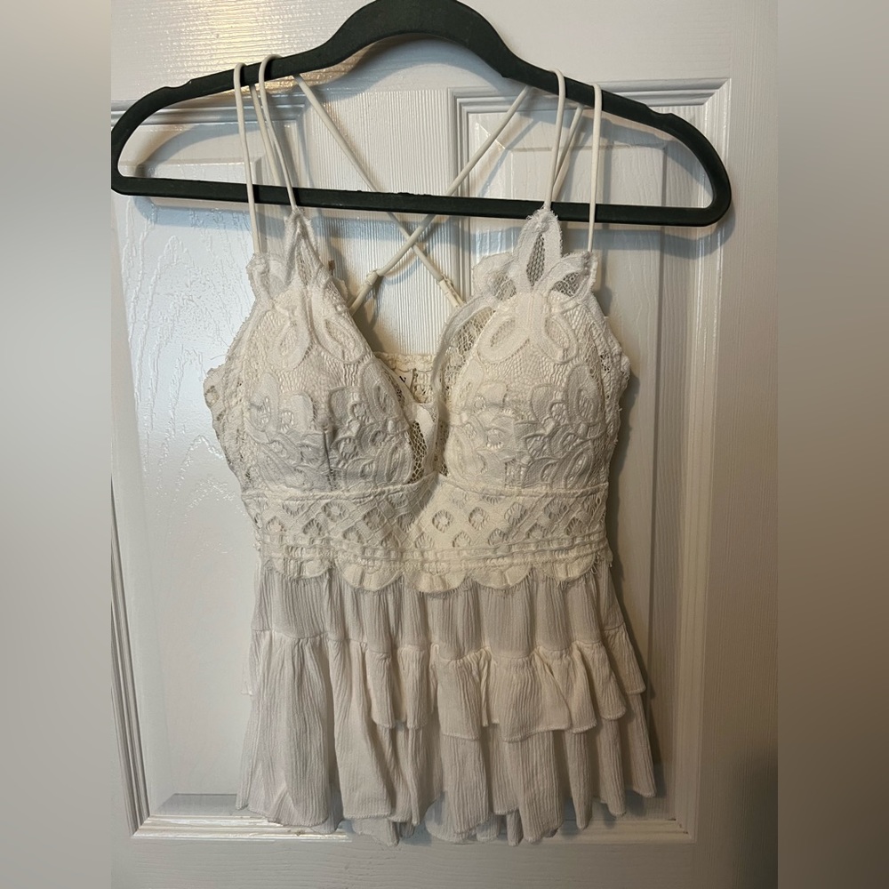 Zenana Lacey top like new
